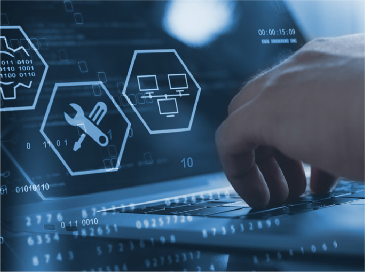 キーボードを操作する手元と、システム管理やITサービスをイメージしたデジタルアイコンが重なるビジュアル