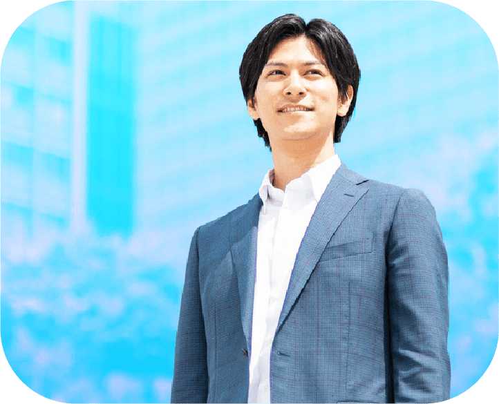 タブレットを使って説明し、対面で丁寧に相談対応を行うビジネスシーン